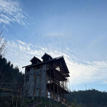 Sukun Hostel Sainj Buitenkant foto