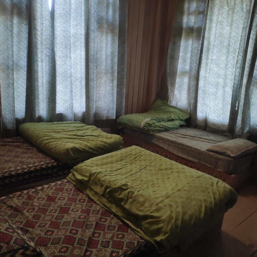 Sukun Hostel Sainj Buitenkant foto