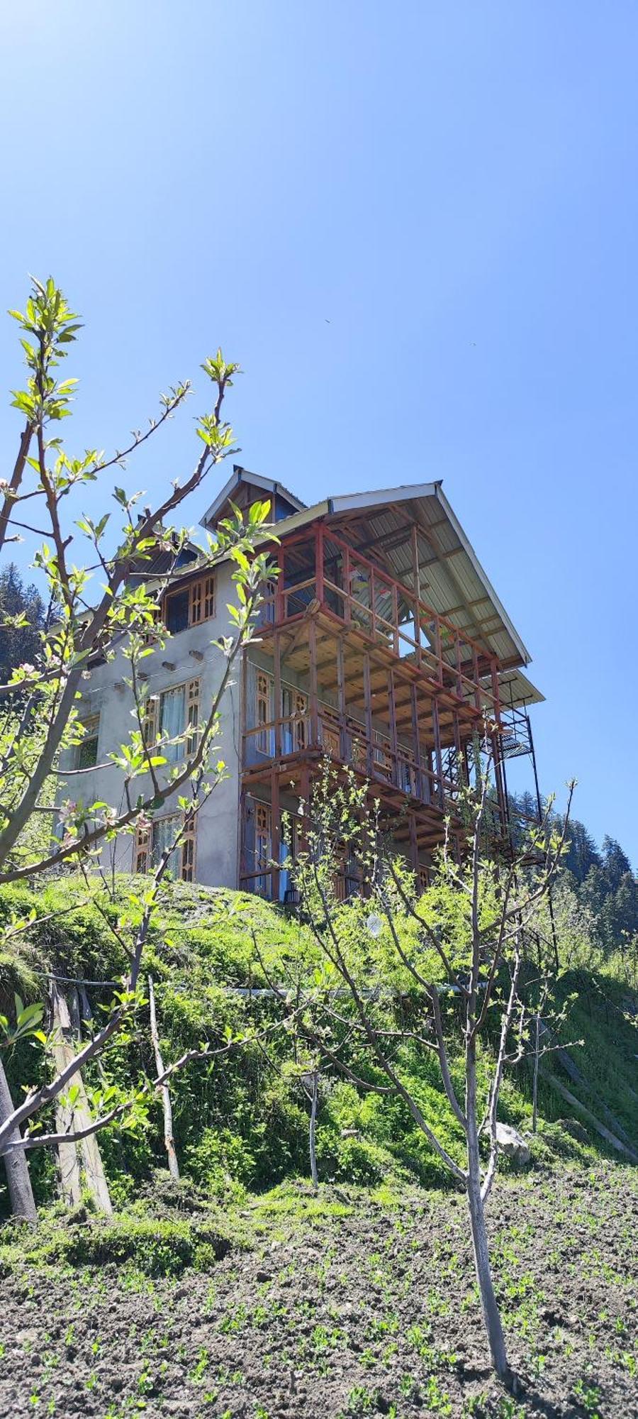 Sukun Hostel Sainj Buitenkant foto