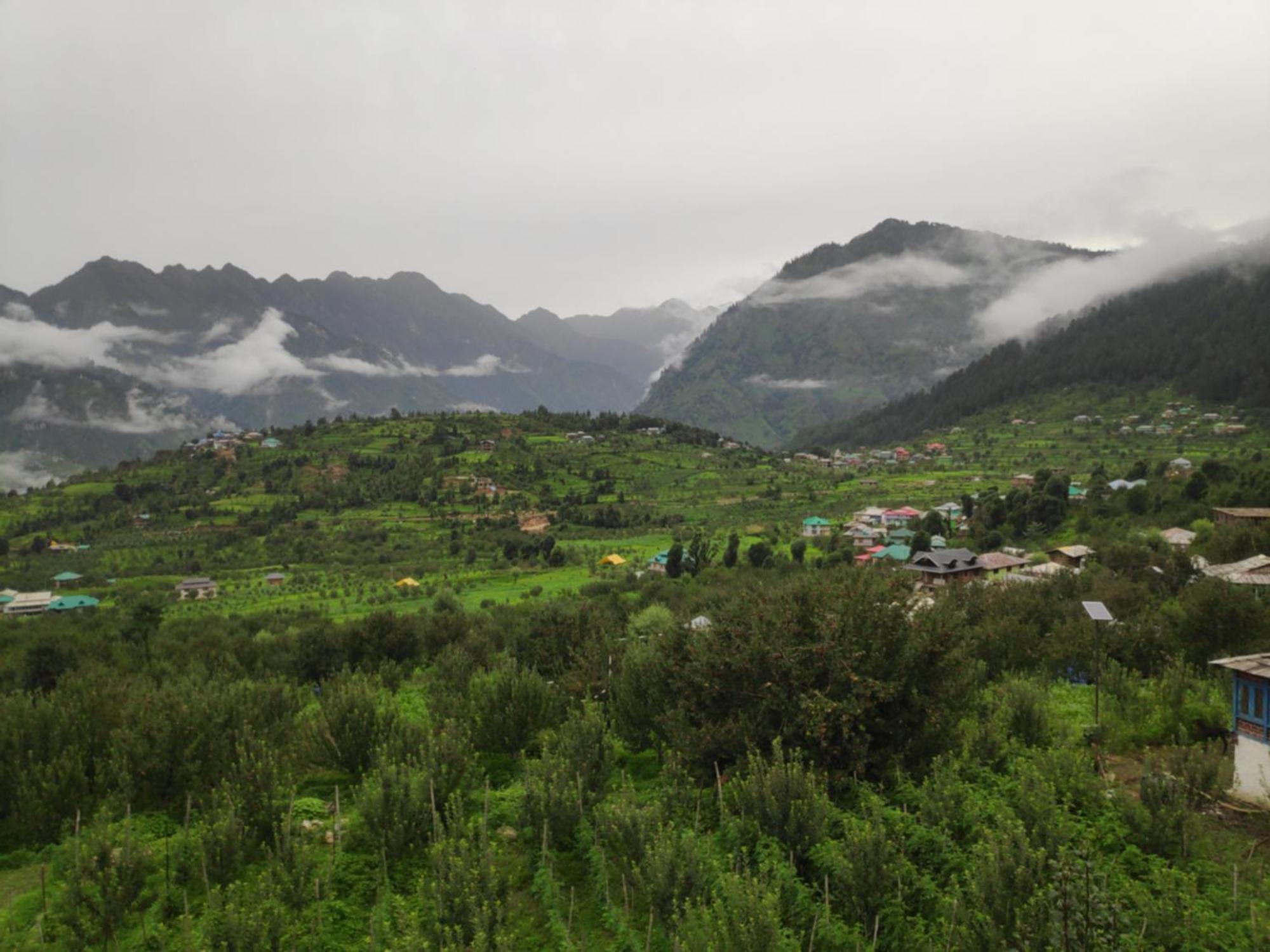 Sukun Hostel Sainj Buitenkant foto