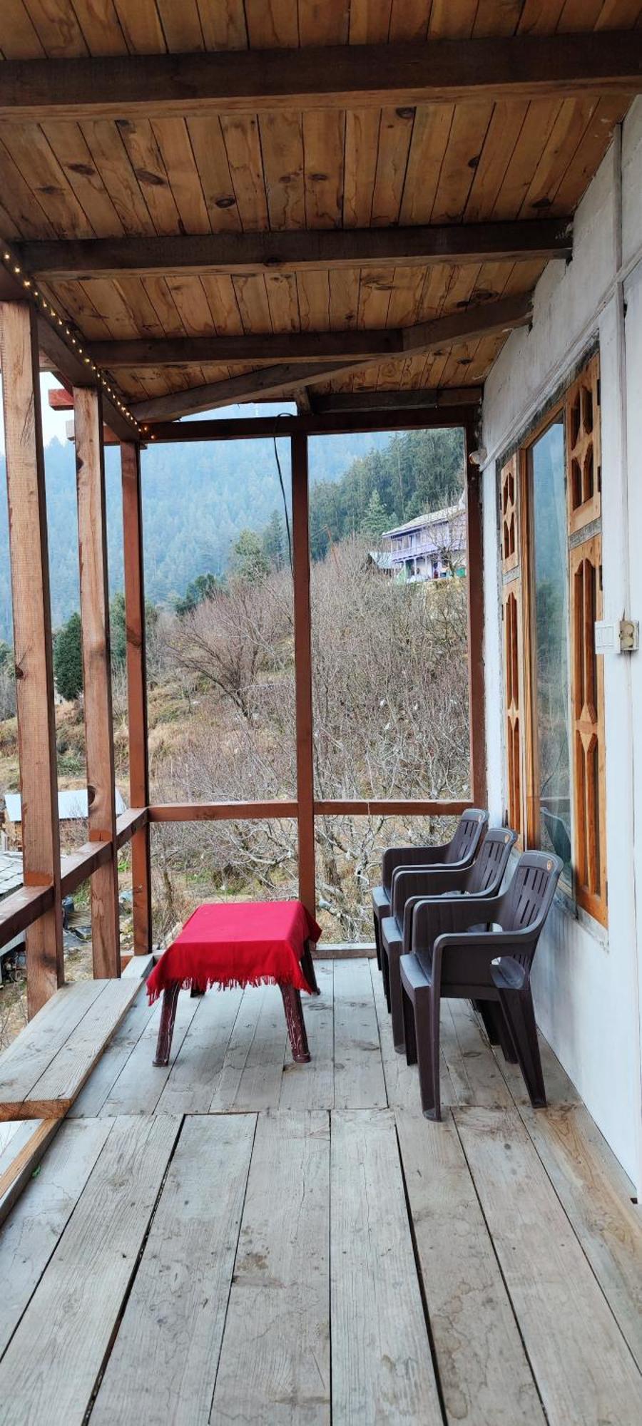 Sukun Hostel Sainj Buitenkant foto