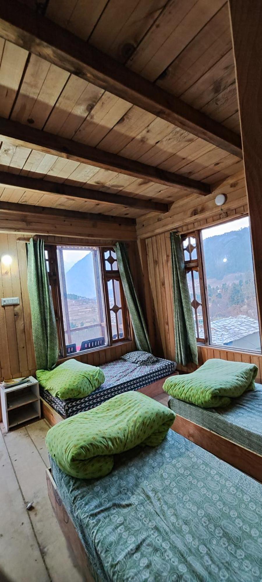 Sukun Hostel Sainj Buitenkant foto