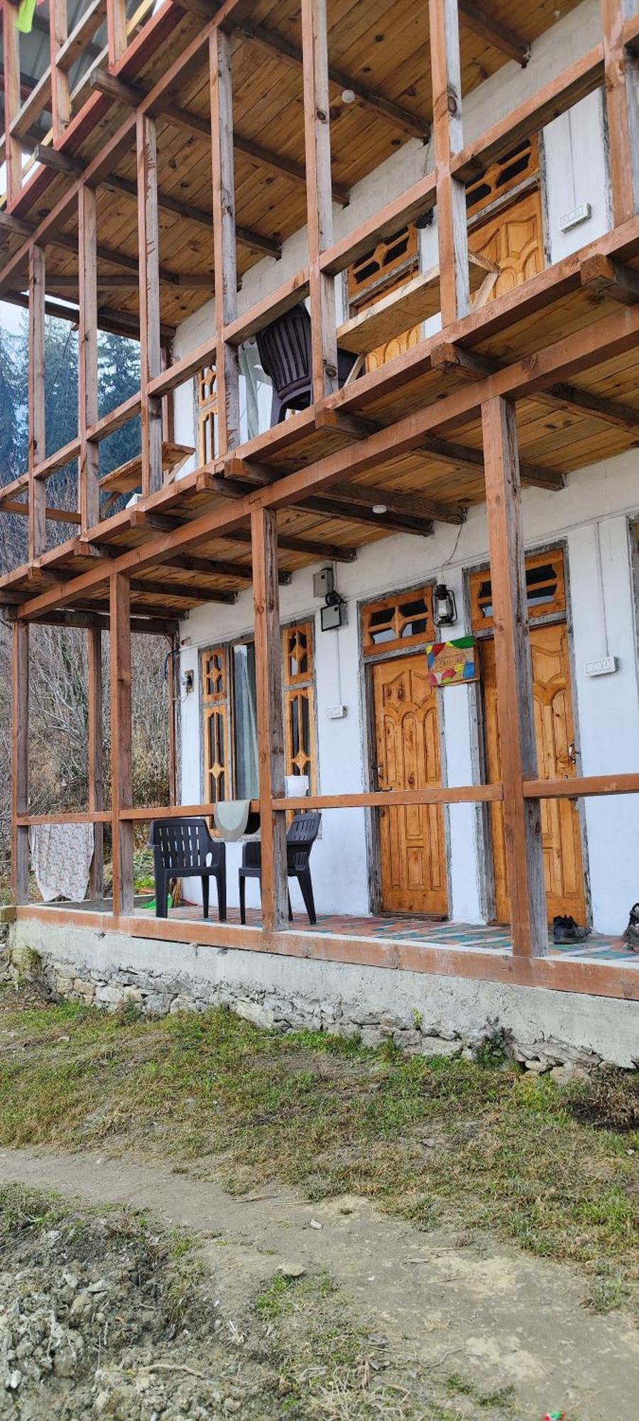 Sukun Hostel Sainj Buitenkant foto